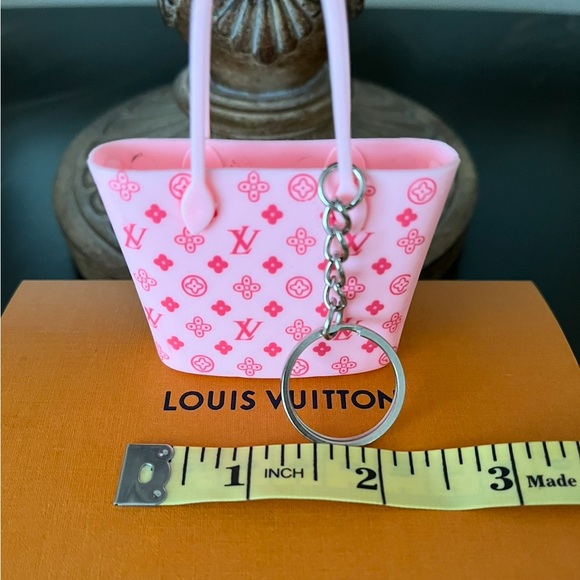 Fashion Keychains - Picture 5 of 11